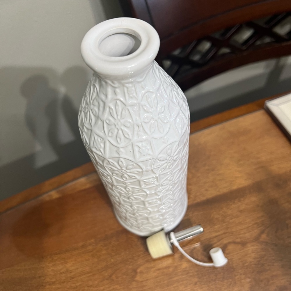 White olive oil holder